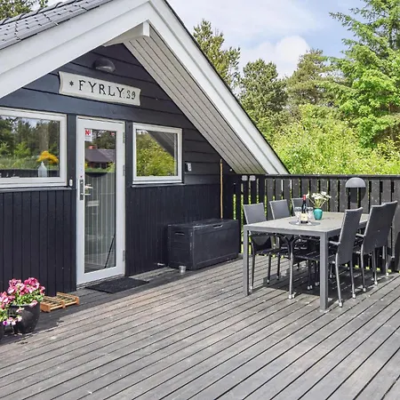 With Fireplace 12 Feriehus *