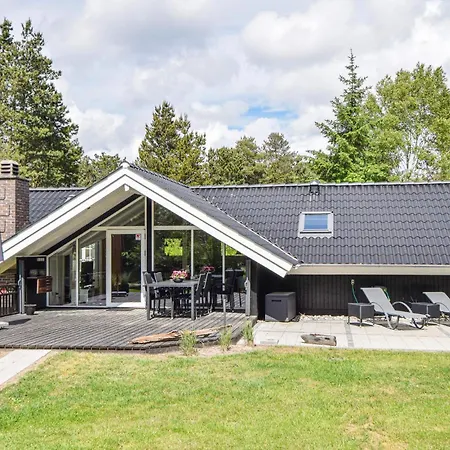 With Fireplace 12 Feriehus *