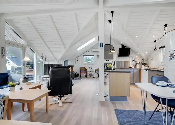 With Fireplace 12 Feriehus *