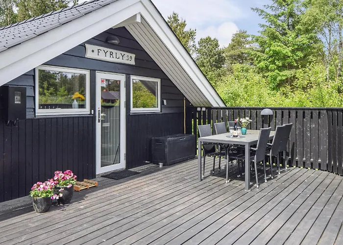 With Fireplace 12 Feriehus *