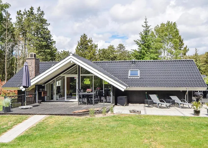 With Fireplace 12 Feriehus *